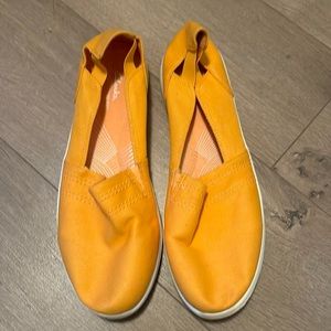 NEW Cloudsteppers by Clarks Orange Size 10 Flats